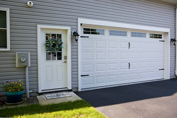 24/7 Emergency Garage Door Panel Replacement experts in Canastota, NY